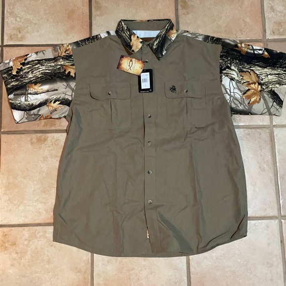 Legendary Whitetails Other - Men’s shirt sleeve Buck Camo Camp shirt